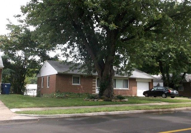 2nd image of 2125 Saint Catherine St