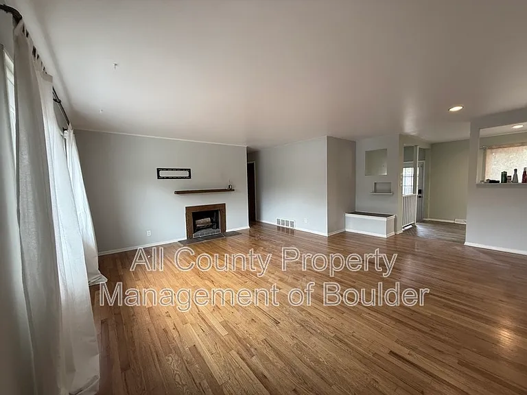 380 S 42nd St — Photo 3