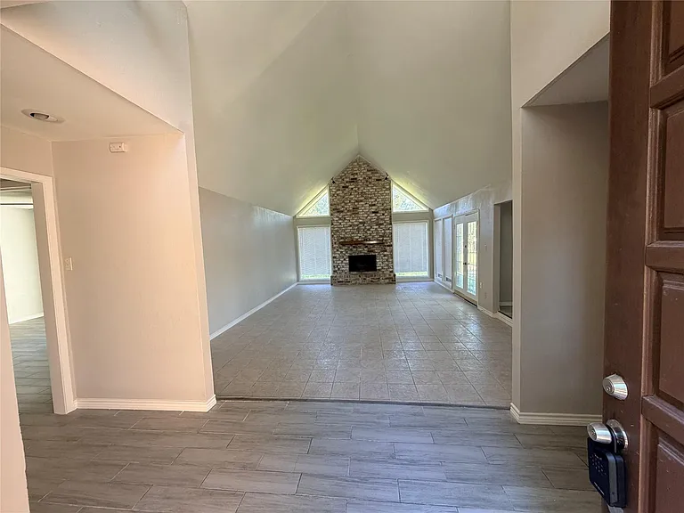 1607 Chestnut Ridge Rd — Photo 4