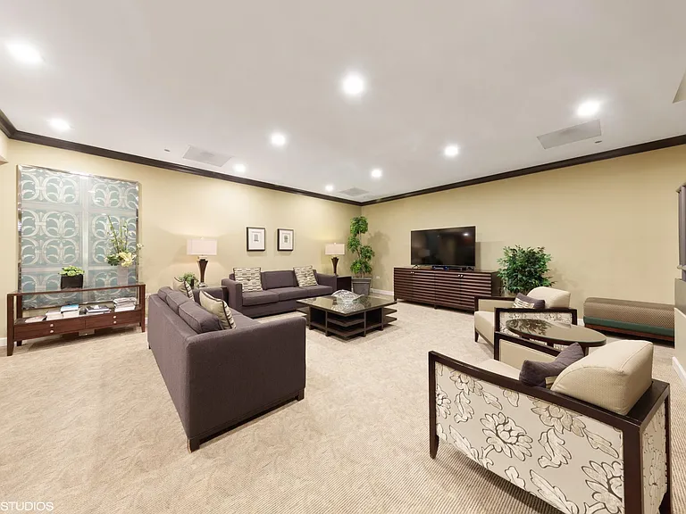 310 S Michigan Ave #202 — Photo 28