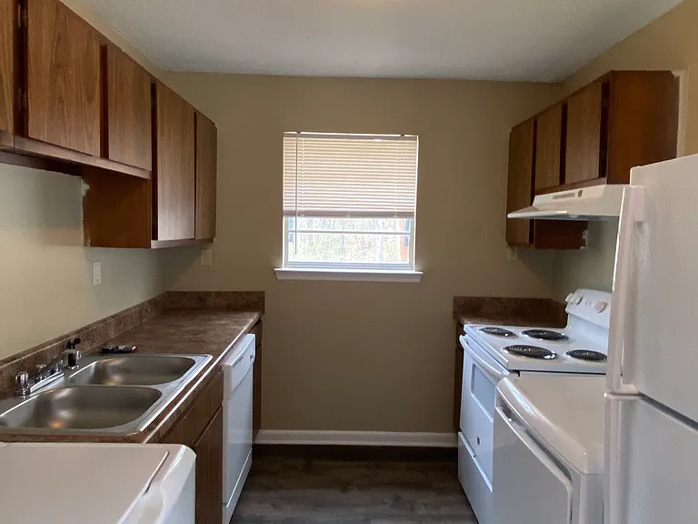 Hillcrest Apartments — Photo 12