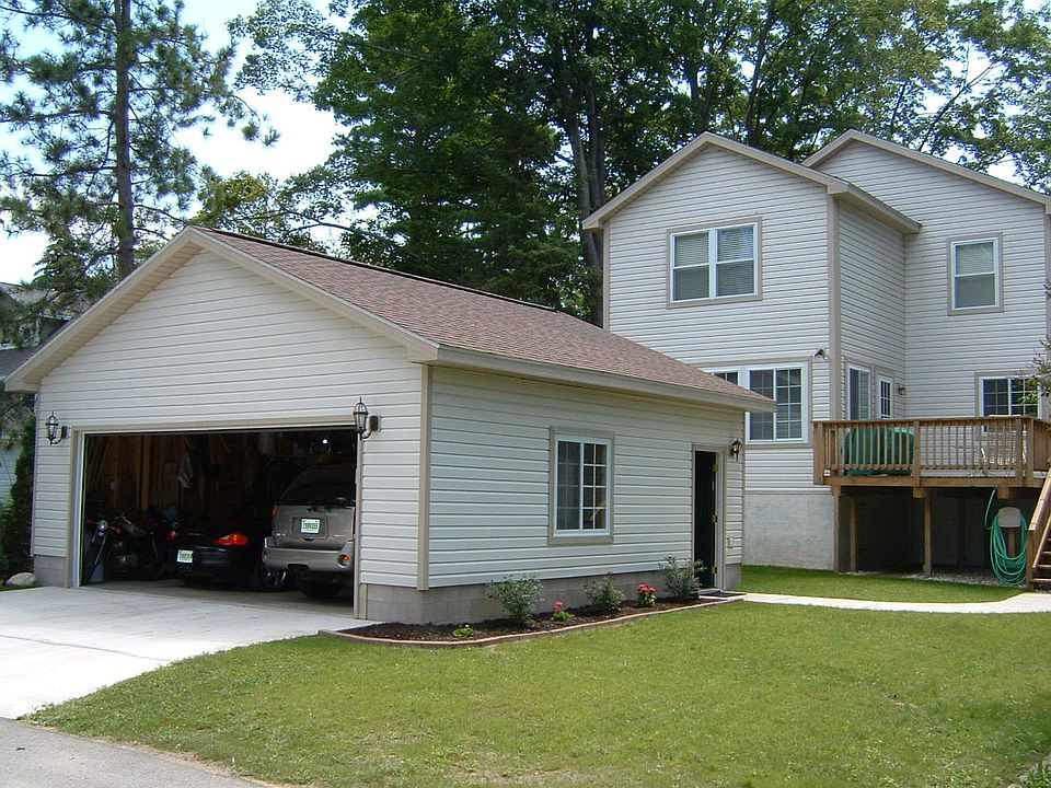 2nd image of 512 Traverse St