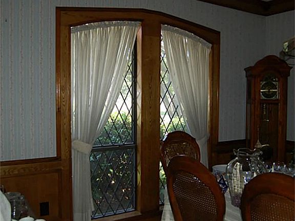 4th image of 4104 Merriman Dr