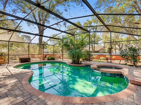 5th image of 386 Brushwood Ln