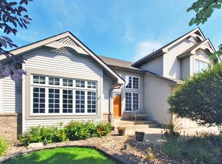 9402 McIntosh Rd, Woodbury, MN 55125