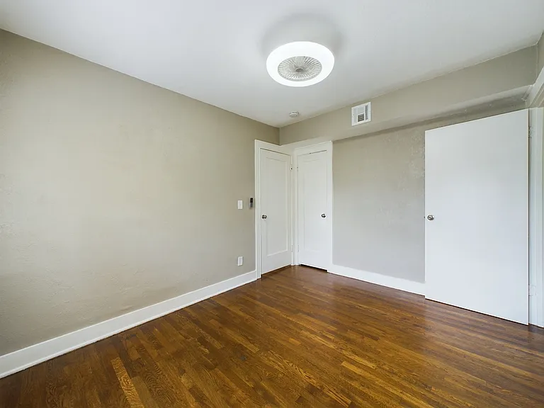 4205 Kenwood Ave — Photo 10
