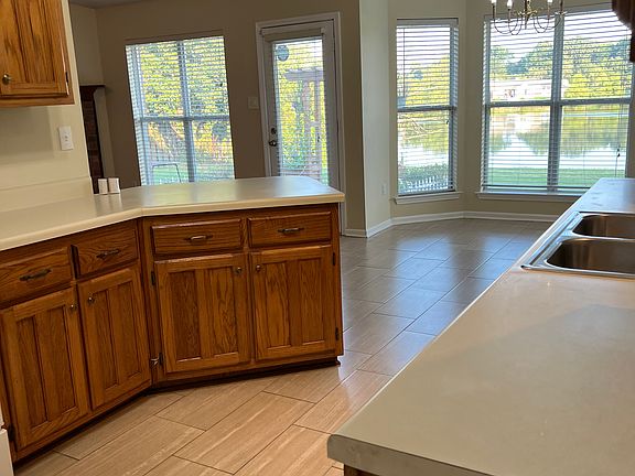 5th image of 10733 Oak Cir S