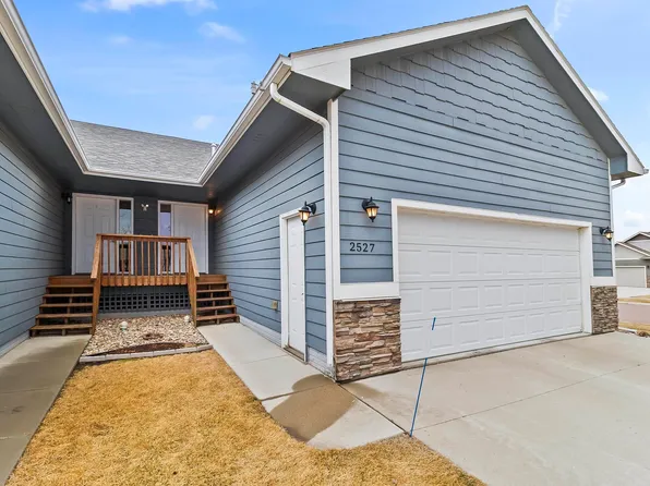 2527 Dorian Dr, Yankton, SD 57078