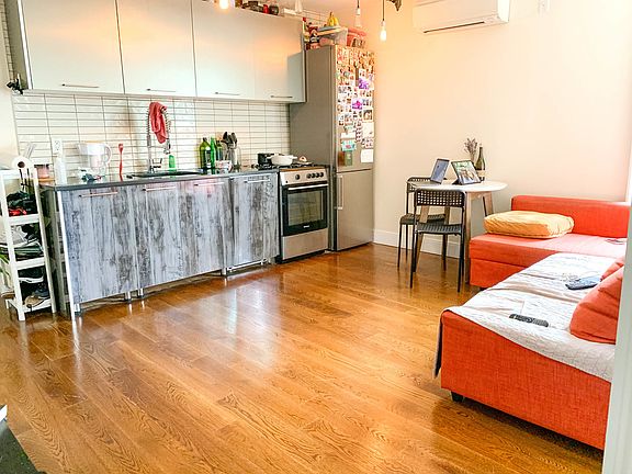 3rd image of 132A Stanhope St #2BB
