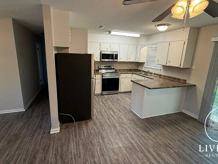 70 Thornton Dr NE — Photo 3