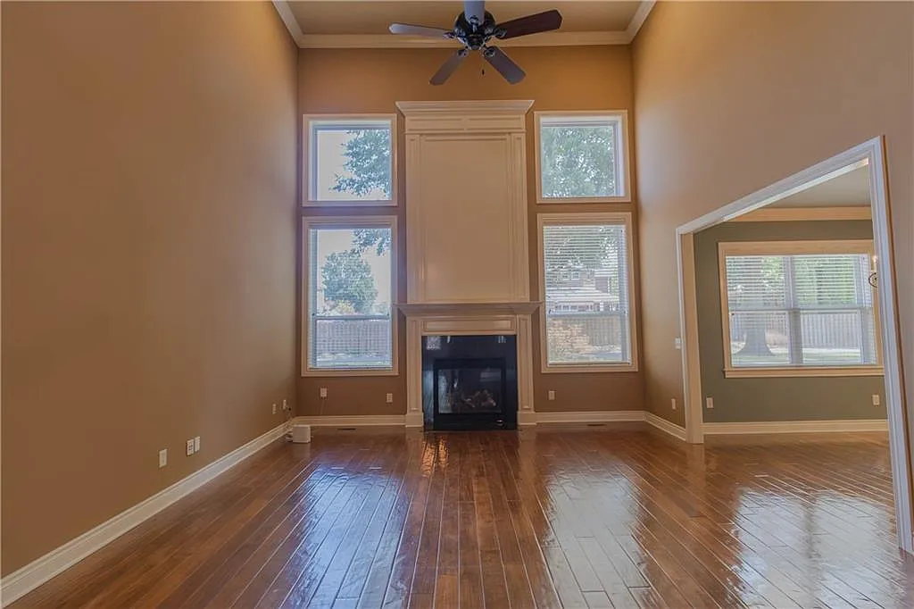 4 bed, 3.5 bath, 3273 sqft, $3,500 — Photo 4