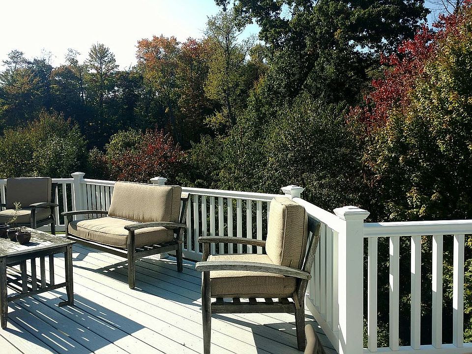 2nd image of 706 Brooke Ct