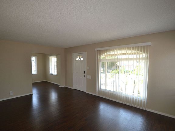 2nd image of 11022 S Manhattan Pl