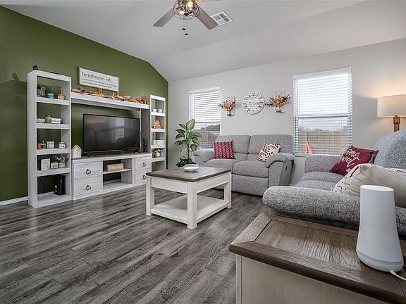 3rd image of 213 Klare Ct