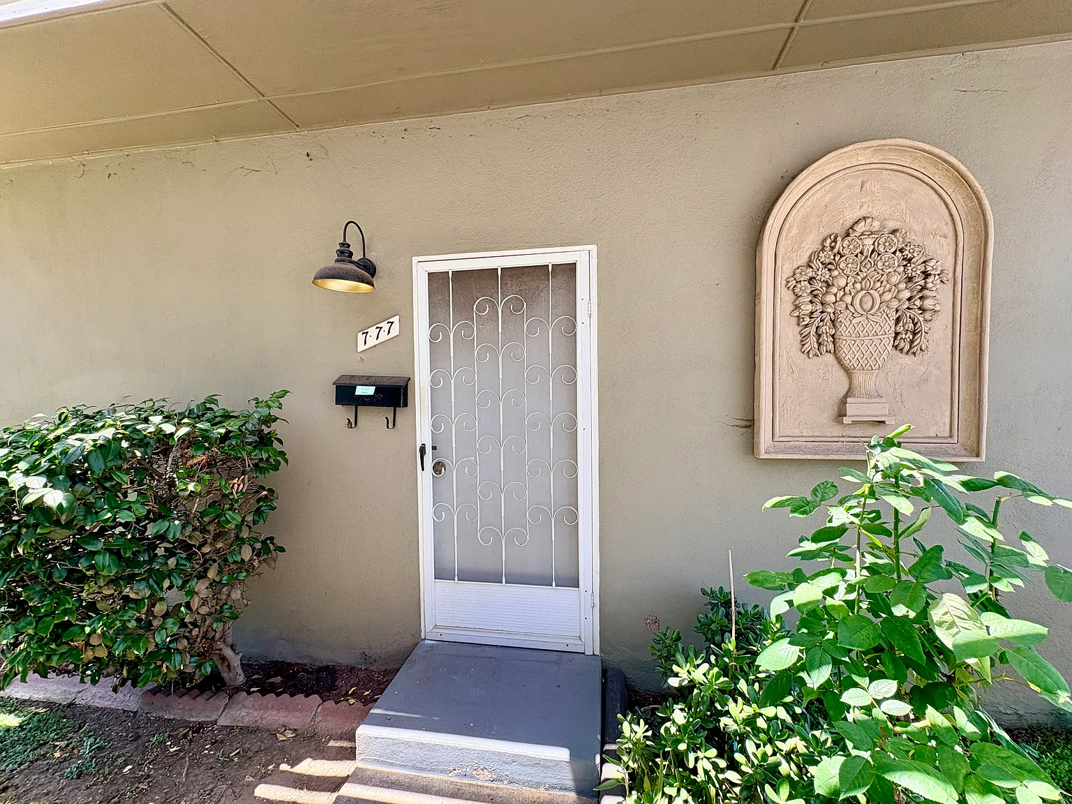 2 bed, 672 sqft, $2,200 — Photo 2