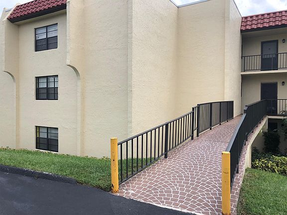 2nd image of 2050 Oleander Blvd APT 07-206