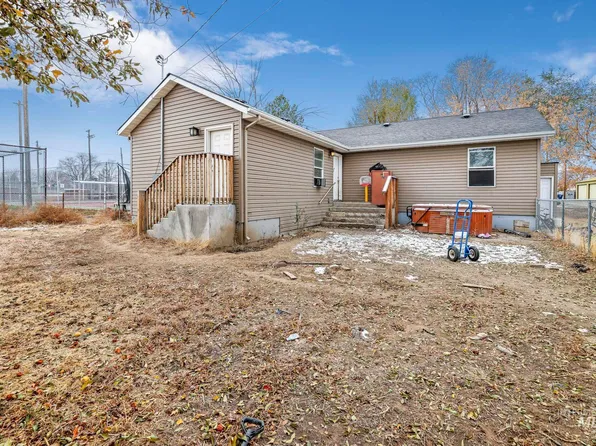 110 7th St, Filer, ID 83328