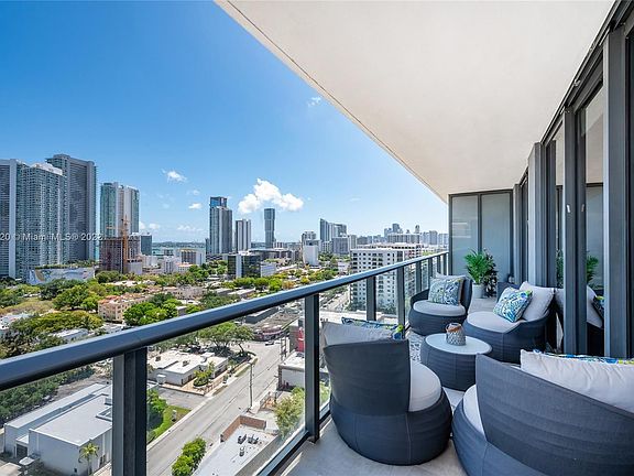 5th image of 121 NE 34th St #1707