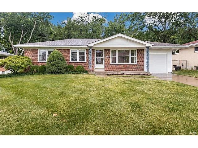 1014 Camelot Gardens Dr photo 1