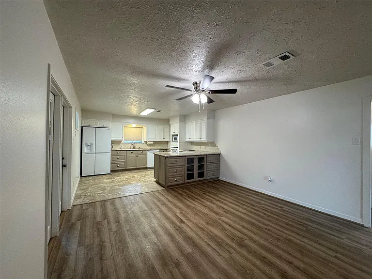 2611 Prairie Ave — Photo 8