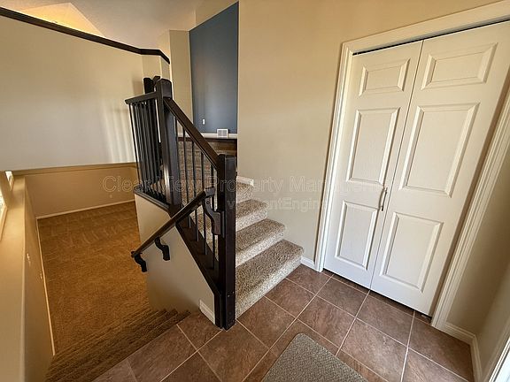4th image of 53 Mount Sundance Rd W