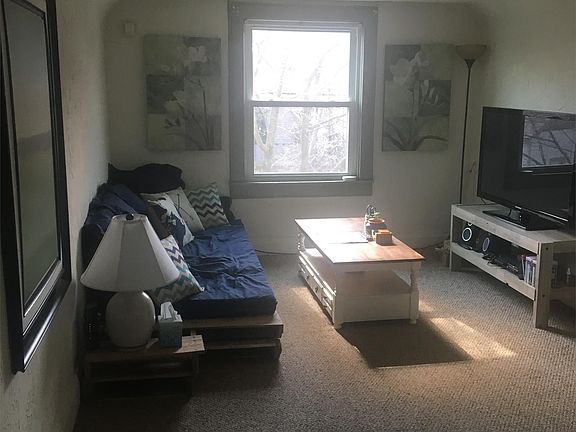 2nd image of 812A E Wright St #3