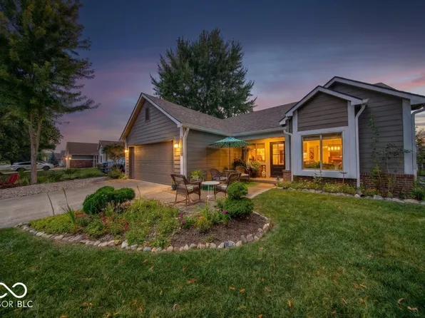 1140 Barcelona Dr, Greenwood, IN 46143