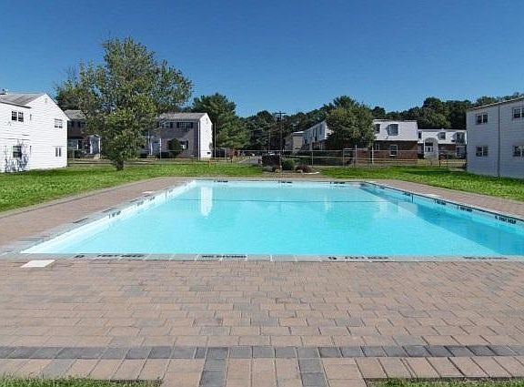 4th image of 34 Cedar Ln #C
