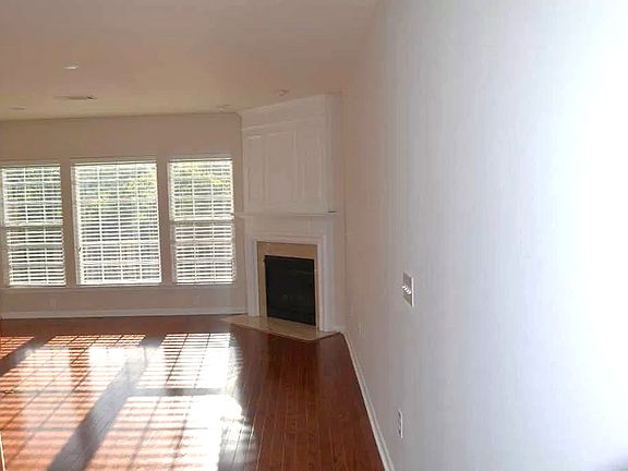 3rd image of 449 Lazy Creek Ln