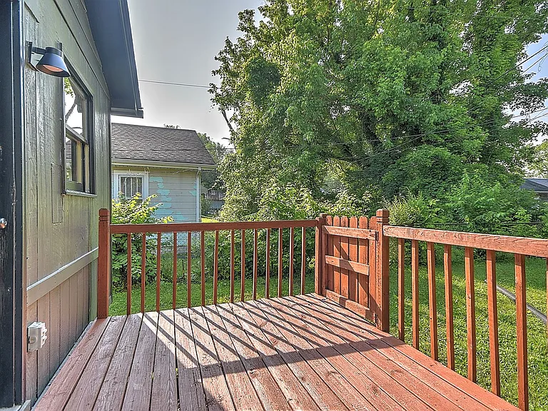 921 Elizabeth St — Photo 26