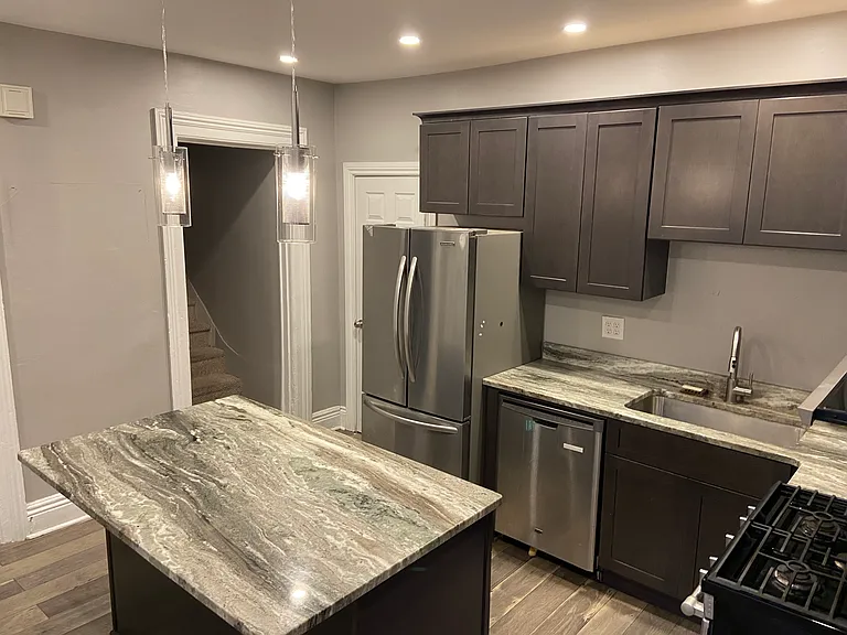 24 Hickory St — Photo 3