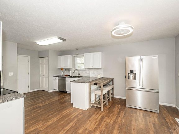 4th image of 899 Kenwood Ct
