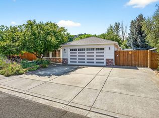 110 Freshwater Dr, Phoenix, OR 97535