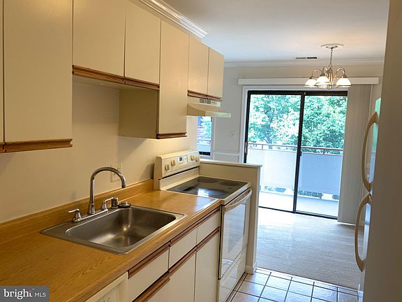 4th image of 6435 Richmond Hwy APT 304