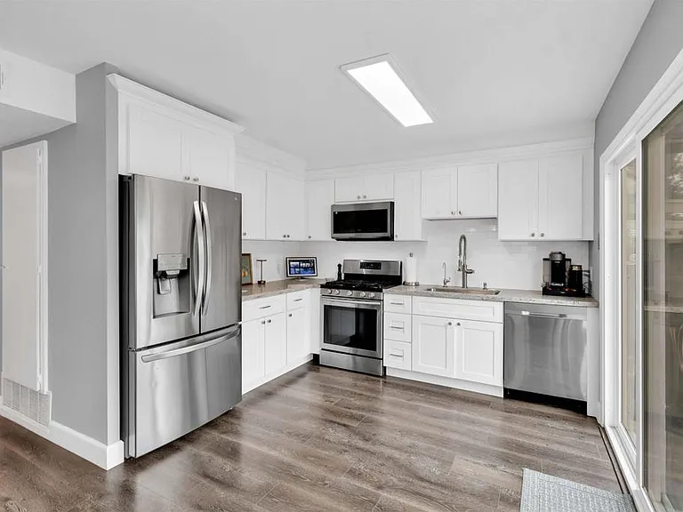 10618 Esmeraldas Dr — Photo 10