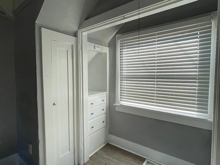 109 S 5th Ave — Photo 13