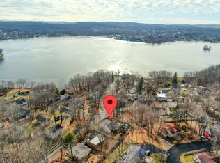 122 Brooklyn Rd, Stanhope, NJ 07874