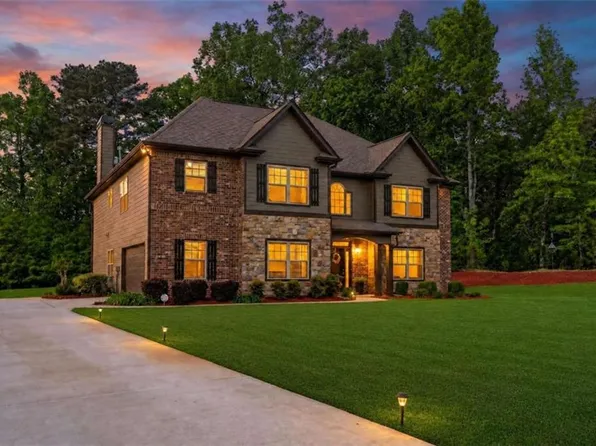 3 Westwood Lake Dr, Newnan, GA 30263