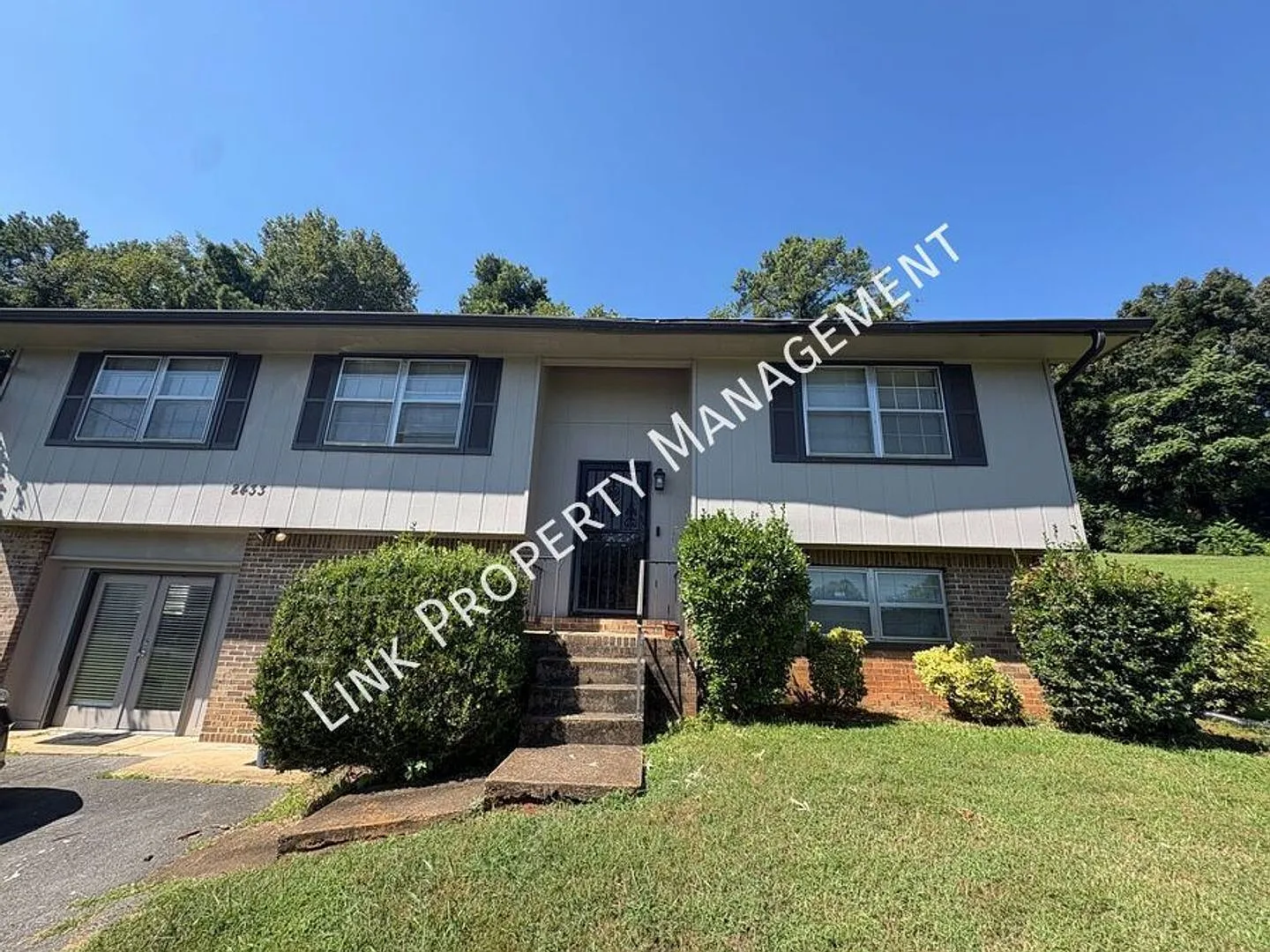 Don't miss this Large 3 or 4 bedroom 2 full baths near Hwy 153/58. — Photo 1