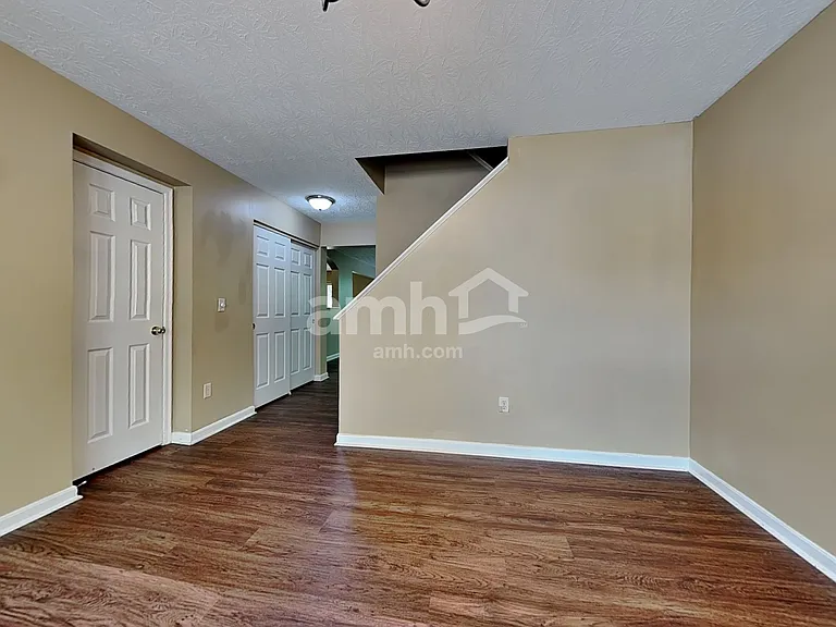 5557 Windsor Ct — Photo 5