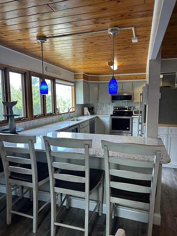 4 bed, 3.0 bath, 2164 sqft, $7,500 — Photo 3