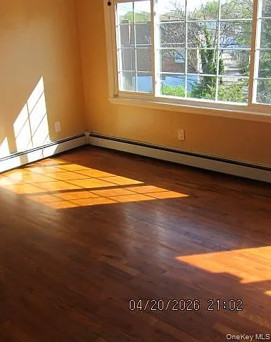 3 bed, 2.0 bath, 900 sqft, $3,000 — Photo 2