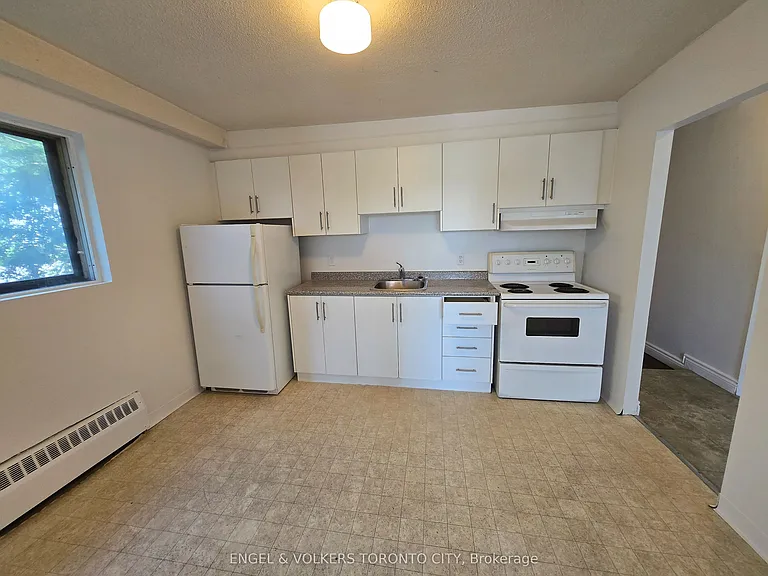 109 Gowan St #201 — Photo 6