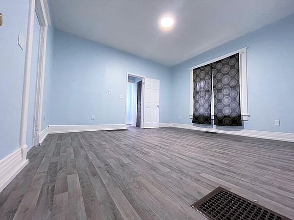 5th image of 2113 W Washington St #B