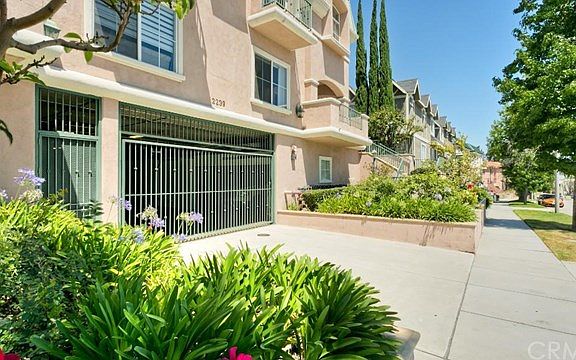 4th image of 2239 Montrose Ave APT 5
