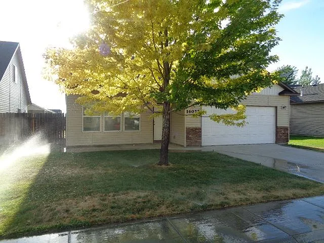16077 Sunnyfield Ave — Photo 2