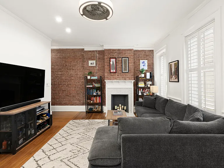 210 W 20th St #3RW — Photo 2