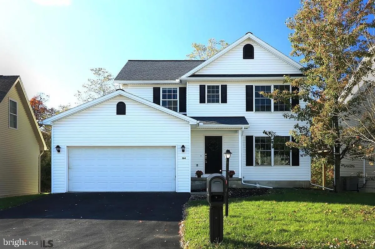 3 bed, 2.5 bath, 1600 sqft, $2,990 — Photo 1