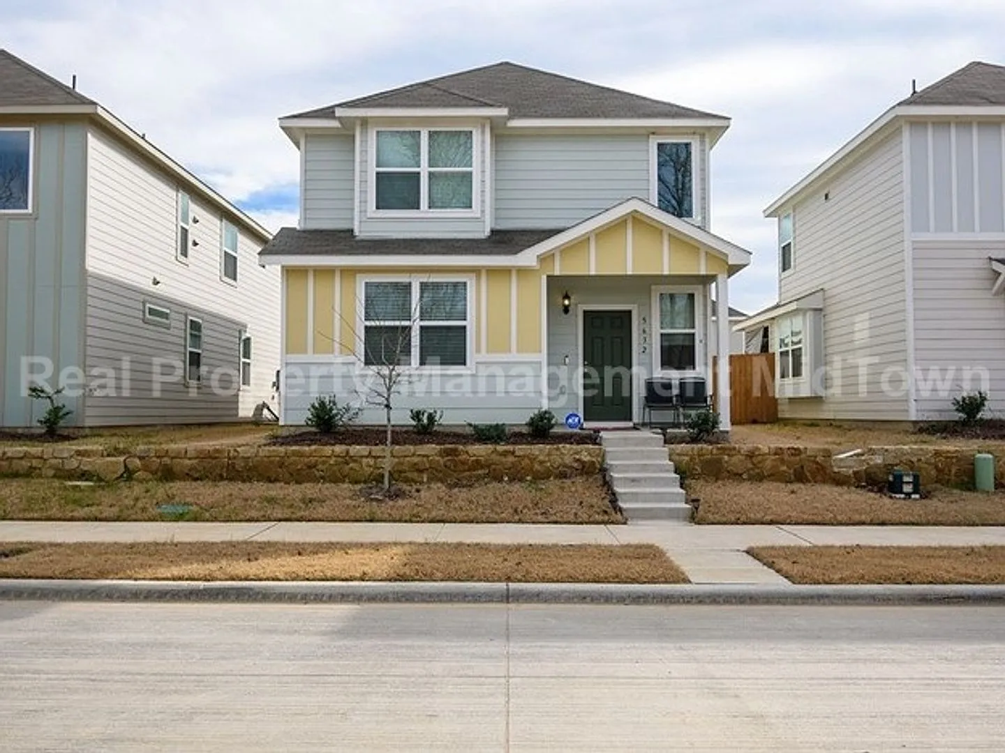 Charming spacious 2-story with a 2-car garage | Lux Master Suite & Prime Fort Worth Location! — Photo 3