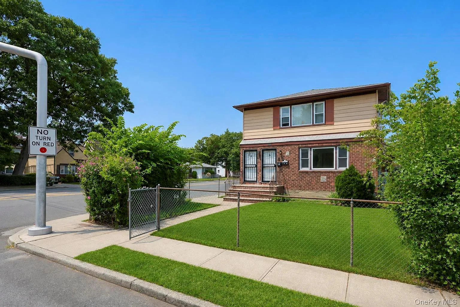 3 bed, 1.0 bath, 2125 sqft, $3,700 — Photo 3